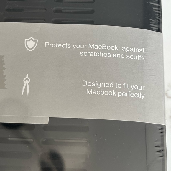 NWOT hard shell case for MacBook Air 13. - Picture 5 of 7